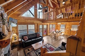 Smart TV, fireplace, foosball, offices - Pigeon Forge|Pool·Hot Tub|Game&Theater Rm·Pets·EV (Pigeon Forge)