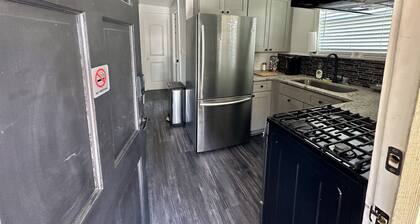 Pet friendly 1bd/1b unit with full kitchen