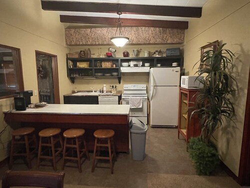 Cozy lakefront home with boat dock/slip on Lake Seminole!