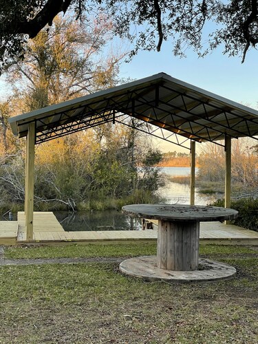 Cozy lakefront home with boat dock/slip on Lake Seminole!