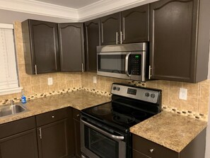 Private kitchen - NEW Luxurious comfy interior, 15 min from Uptown! (Charlotte)