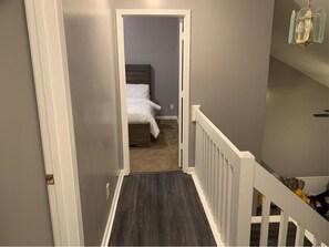 Room - NEW Luxurious comfy interior, 15 min from Uptown! (Charlotte)