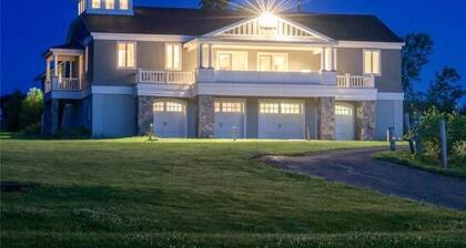 Large Lakefront Vineyard Home with Hot Tub