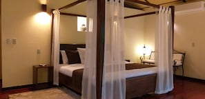 Free WiFi, bed sheets - Tropical Suites & Villas (La Fortuna)