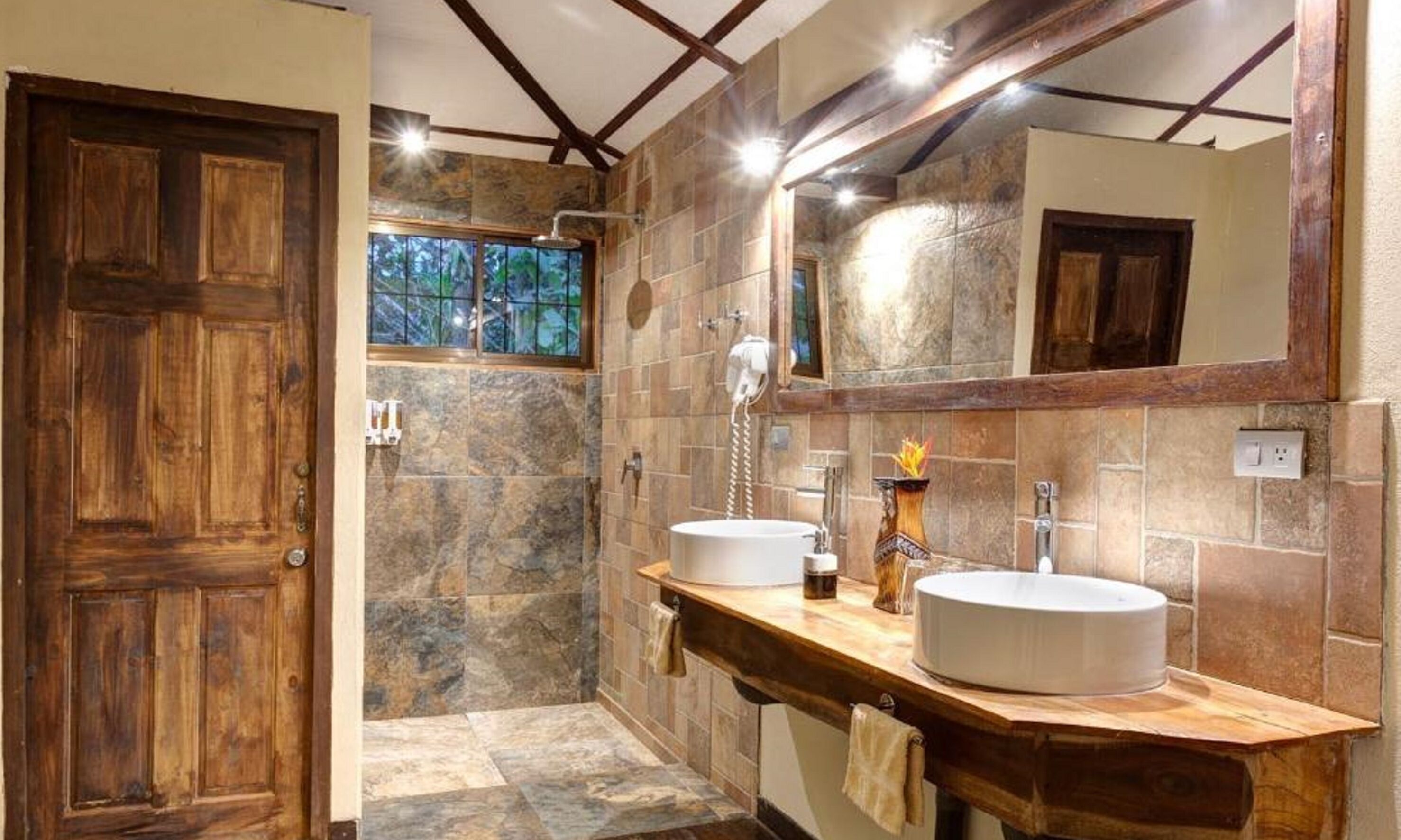 tropical suite with jacuzzi | bathroom | shower, towels