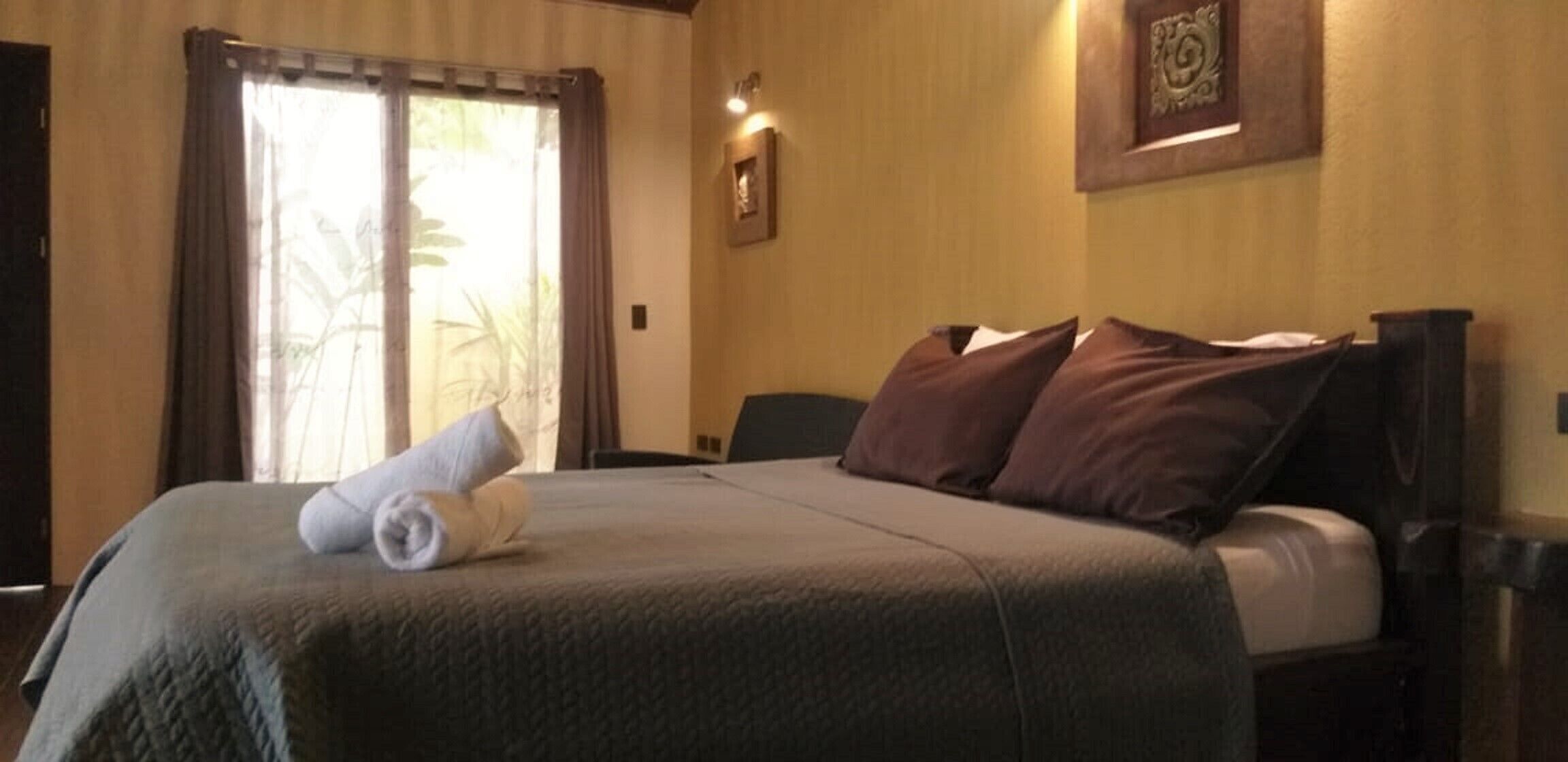 Free WiFi, bed sheets