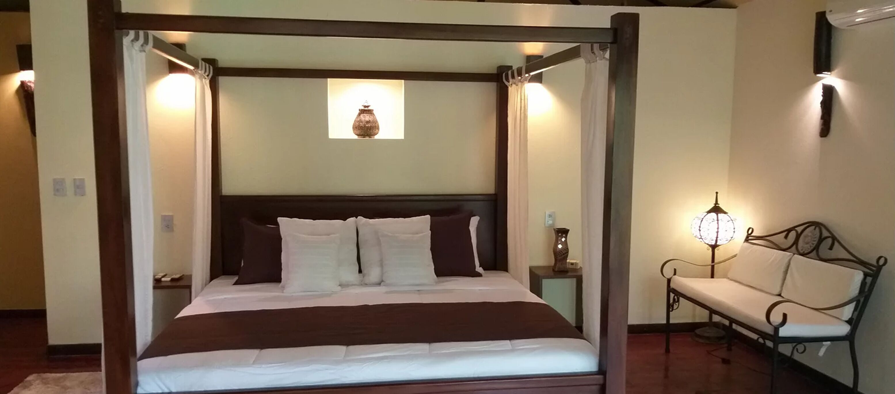 Free WiFi, bed sheets