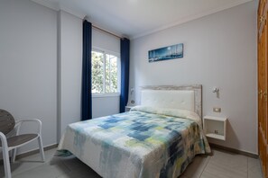 1 habitación, tabla de planchar con plancha, wifi y ropa de cama
