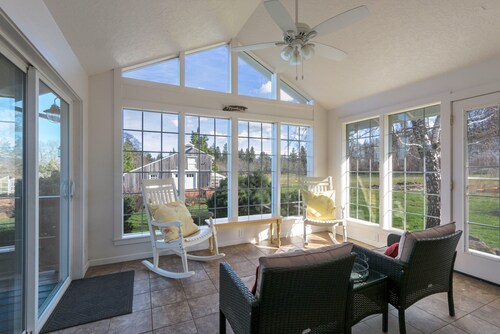 Quail on Sunset - Surround Yourself With Farm Land But Close to Town, Quiet, Peaceful, Idyllic!