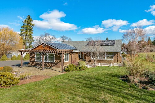 Quail on Sunset - Surround Yourself With Farm Land But Close to Town, Quiet, Peaceful, Idyllic!