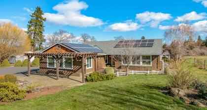 Quail on Sunset - Surround Yourself With Farm Land But Close to Town, Quiet, Peaceful, Idyllic!