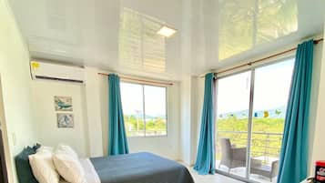 5 dormitorios, escritorio, tabla de planchar con plancha y cuna de viaje