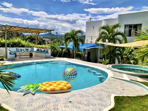 حمّام سباحة خارجي