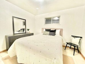 3 bedrooms, desk, free WiFi, bed sheets