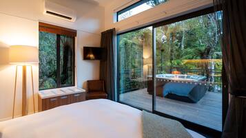 Premium bedding, in-room safe, blackout curtains, soundproofing