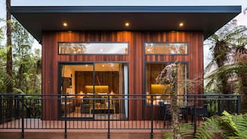 Deluxe Stüdyo (Tree Lodge) | Oturma alanı | LCD televizyon, ısıtmalı zemin