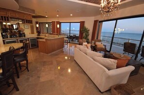 Interior - Beach front , Water front low level condo Las Palomas Resort . Cordoba 208. (Puerto Peñasco)