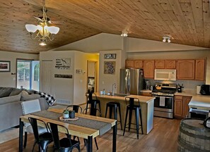 Fridge, microwave, oven, stovetop - Happy Place @ Lake Charlevoix: 3 Bedrooms + New Patio & Fire Pit + Hot Tub (Boyne City)