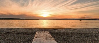Happy Place @ Lake Charlevoix: 3 Bedrooms + New Patio & Fire Pit + Hot Tub