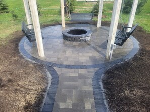 Property grounds - Happy Place @ Lake Charlevoix: 3 Bedrooms + New Patio & Fire Pit + Hot Tub (Boyne City)