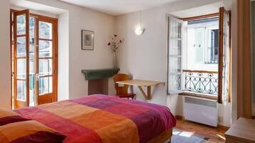 1 Schlafzimmer, Schreibtisch, Bügeleisen/Bügelbrett, Bettwäsche