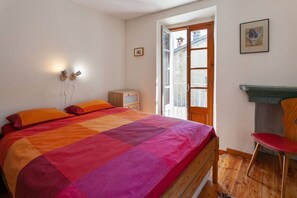 1 Schlafzimmer, Schreibtisch, Bügeleisen/Bügelbrett, Bettwäsche