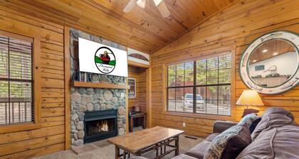 Romantic Hideaway Walk-in Cabin for Two - Fireplace & Whirlpool Tub