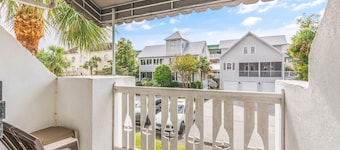 East Beach Villa, sleeps 6, near the beach and Dog Friendly, walk to beach