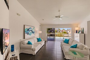 Smart TV, books, offices, printers - Beautiful Cape Coral Home, Outdoor Oasis with Heated Pool on a Freshwater Canal! (Cape Coral)