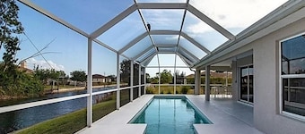 Beautiful Cape Coral Home, Outdoor Oasis with Heated Pool on a Freshwater Canal!