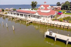 Exterior - Holiday & Military Bowl Promo: 10% Off Stays through Jan 3, 2026 (Stevensville)