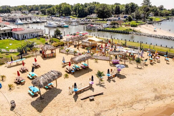 Property grounds - Holiday & Military Bowl Promo: 10% Off Stays through Jan 3, 2026 (Stevensville)