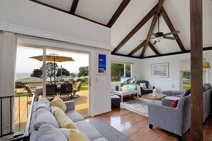 Smart TV - Holiday & Military Bowl Promo: 10% Off Stays through Jan 3, 2026 (Stevensville)