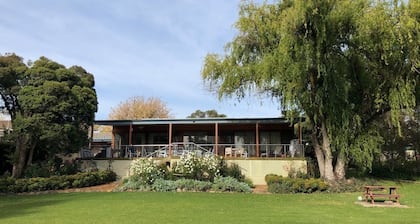 Farmhouse: 3 bedrooms + games room with pool table