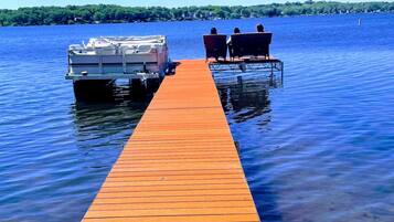 Chaises longues, serviettes de plage