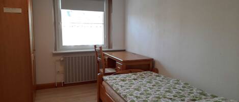 1 dormitorio, escritorio, wifi y ropa de cama