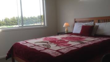 3 bedrooms, iron/ironing board, travel crib, free WiFi