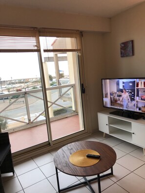 TV - Sea view apartment with south-facing balcony facing the port Wifi (Jard-sur-Mer)