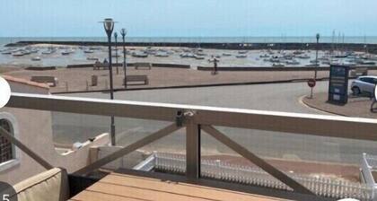Appartement vue Mer avec balcon plein sud face au port Wifi