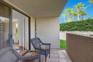 Terrace/patio - Downstairs Plaza Villas Condo-Walk to Downtown, Casino, Restaurants & more (Palm Springs)