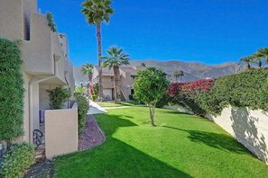 Property grounds - Downstairs Plaza Villas Condo-Walk to Downtown, Casino, Restaurants & more (Palm Springs)