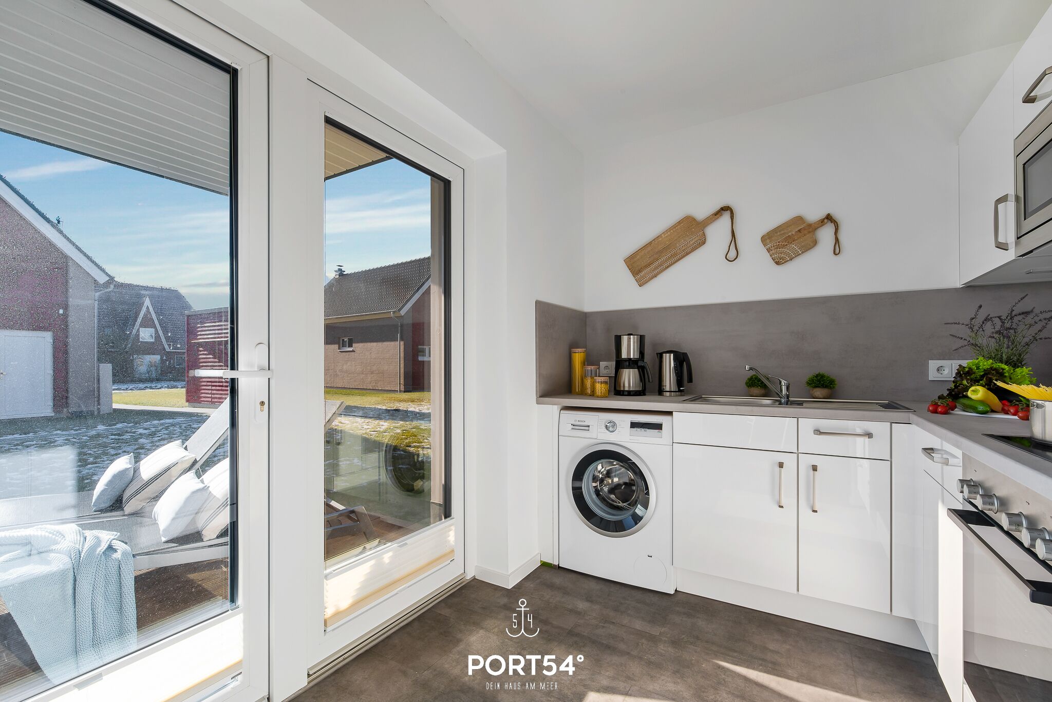 Kylskåp, mikrovågsugn, ugn och diskmaskin