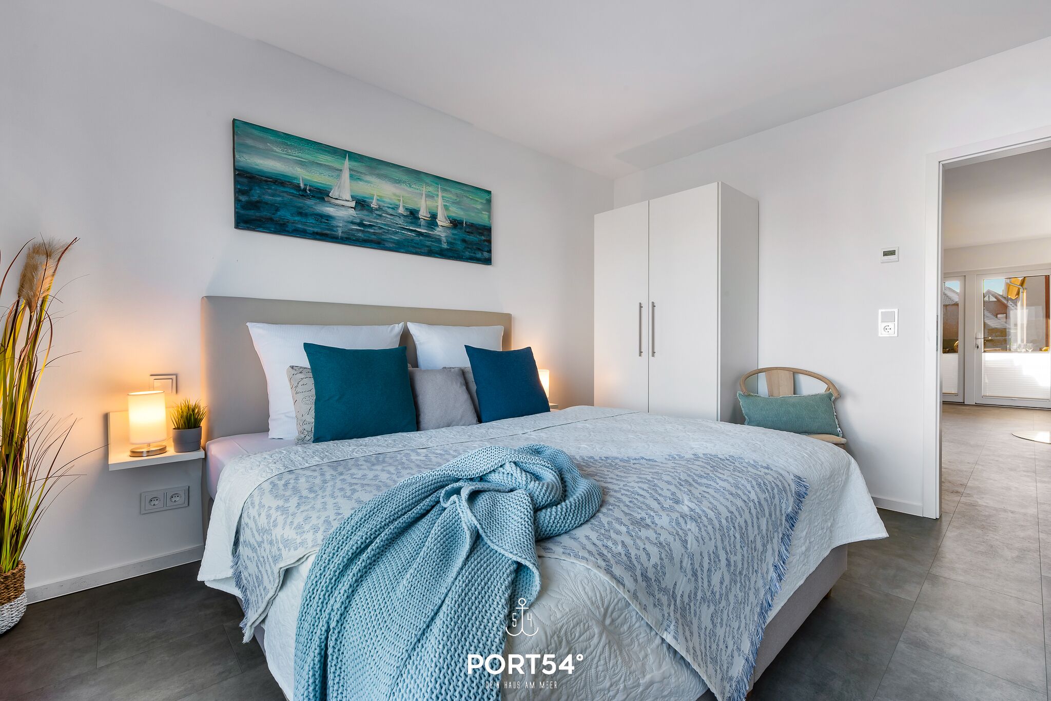 2 dormitoris, planxa i posts de planxar i un bressol de viatge 