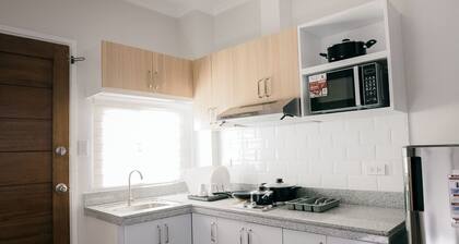 Townhouse / Apartment in Angeles city near Clark with AC, Wifi, and Netflix.