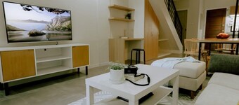 Townhouse / Apartment in Angeles city near Clark with AC, Wifi, and Netflix.