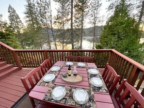 Outdoor dining - Lakefront cabin with private boat launch, with boat slip !! (Bass Lake)