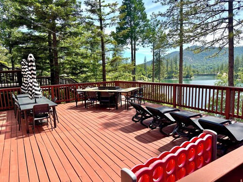 Lakefront cabin with private boat launch, with boat slip !!