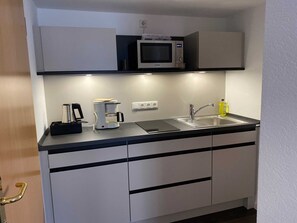Refrigerador, microondas y horno 