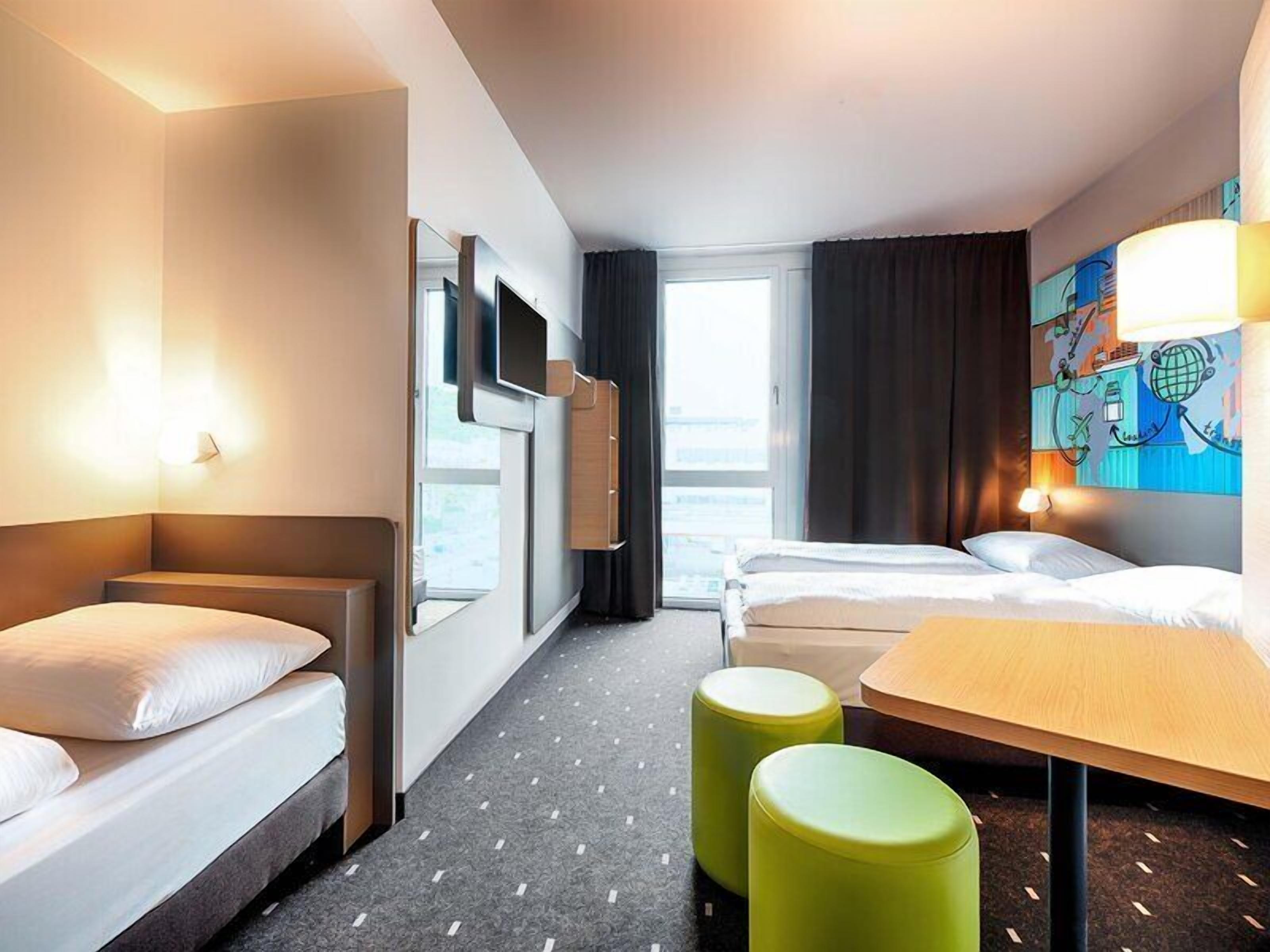 Triple Room | Hypo-allergenic bedding available, desk, soundproofing, WiFi (free)