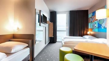 Triple Room | Hypo-allergenic bedding available, desk, soundproofing, WiFi (free)